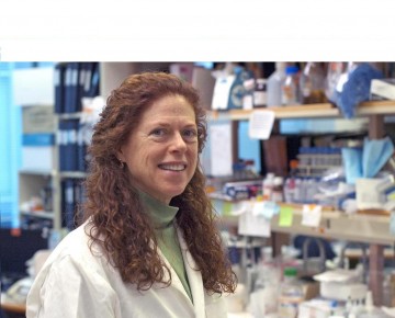Dr. Elizabeth Simpson receives Genome British Columbia’s Award for Scientific Excellence